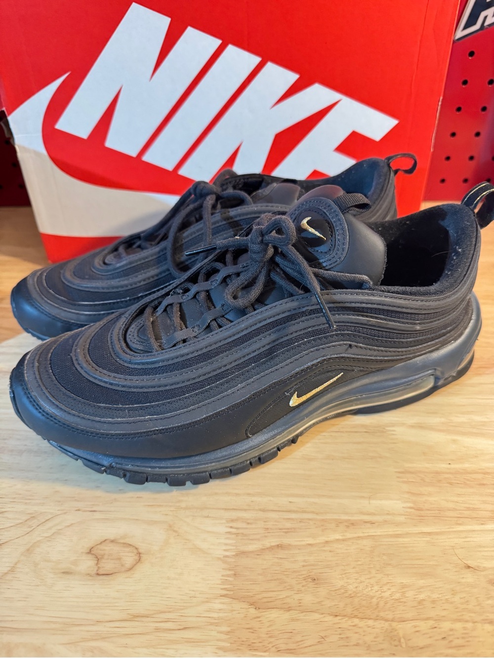 Nike Men’s Air Max 97 Black and Gold Size 10.5D